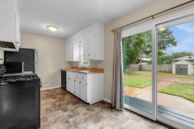 4223 W 9th St N, Wichita, KS 67212