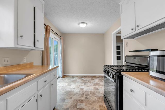 4223 W 9th St N, Wichita, KS 67212