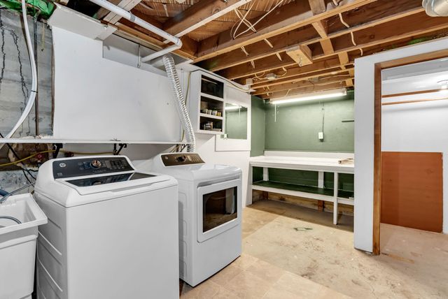 4223 W 9th St N, Wichita, KS 67212