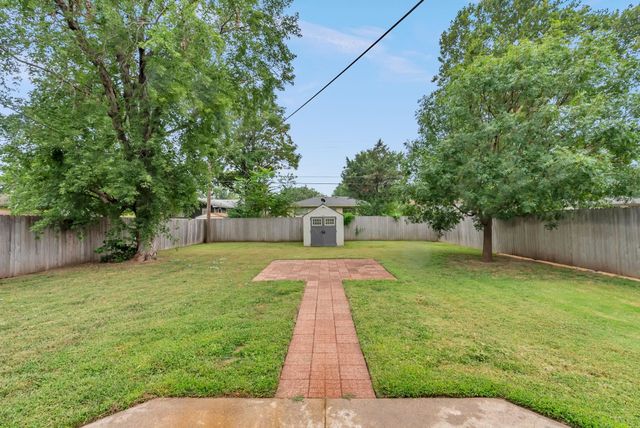 4223 W 9th St N, Wichita, KS 67212