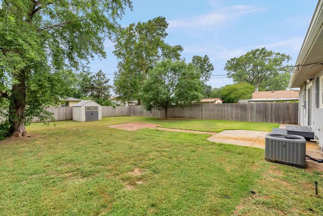 4223 W 9th St N, Wichita, KS 67212