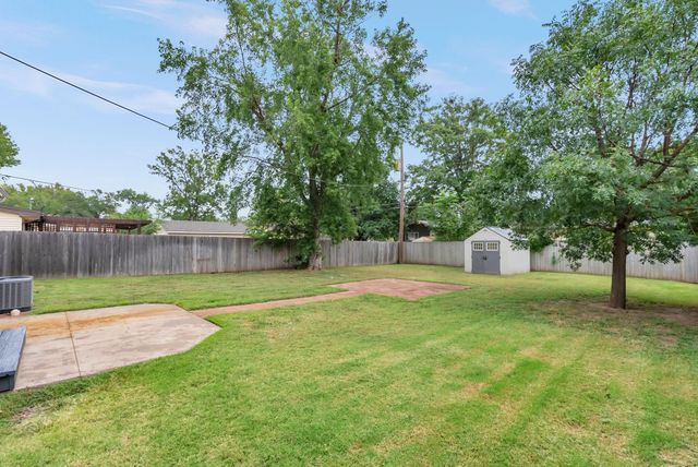 4223 W 9th St N, Wichita, KS 67212