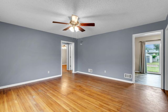 4223 W 9th St N, Wichita, KS 67212