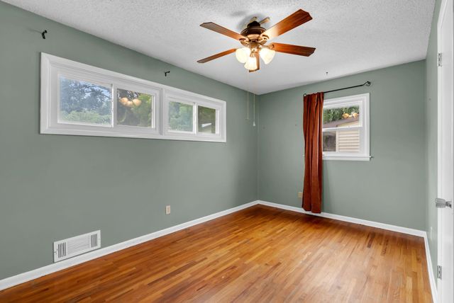 4223 W 9th St N, Wichita, KS 67212