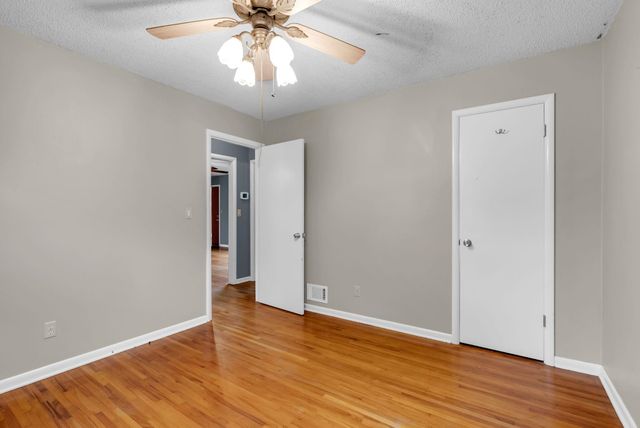 4223 W 9th St N, Wichita, KS 67212