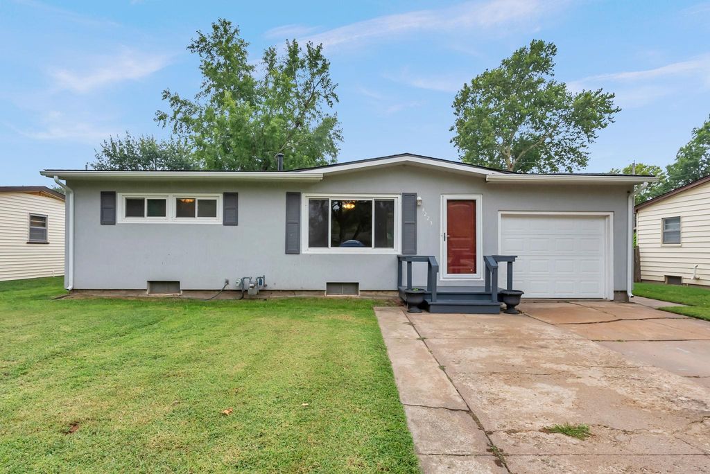 4223 W 9th St N, Wichita, KS 67212