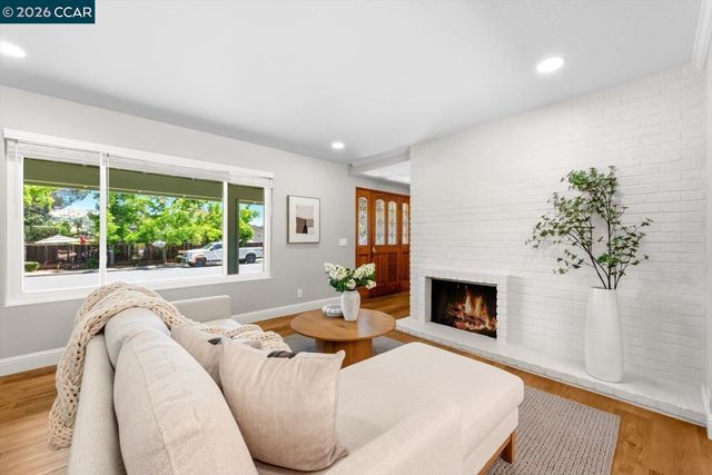 256 Mountaire Cir, Clayton, CA 94517