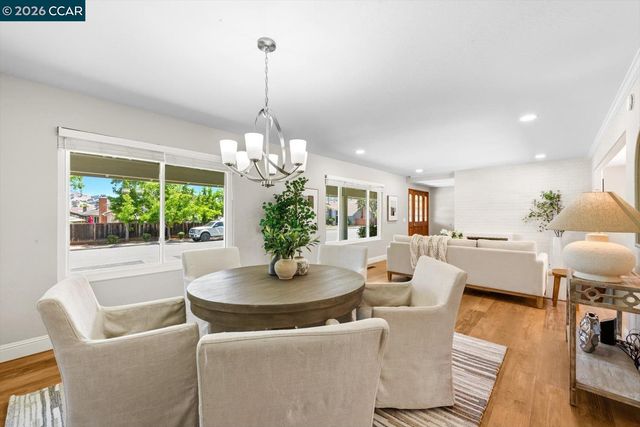 256 Mountaire Cir, Clayton, CA 94517