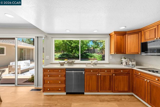 256 Mountaire Cir, Clayton, CA 94517