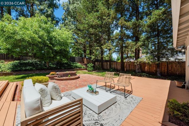 256 Mountaire Cir, Clayton, CA 94517