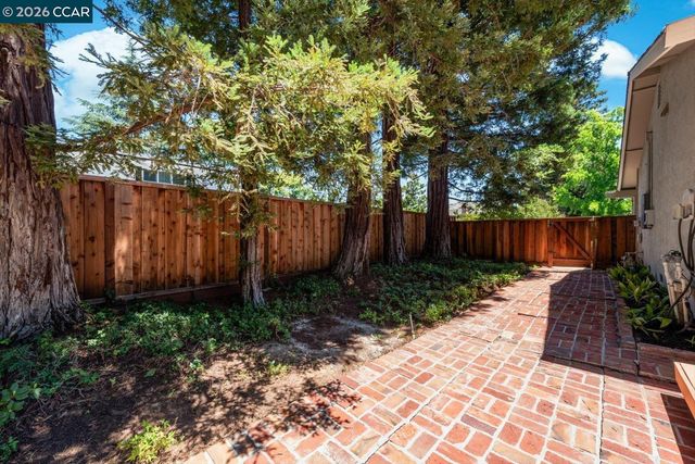 256 Mountaire Cir, Clayton, CA 94517