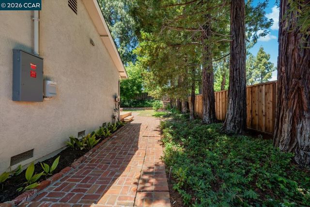 256 Mountaire Cir, Clayton, CA 94517