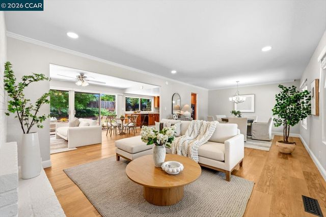 256 Mountaire Cir, Clayton, CA 94517