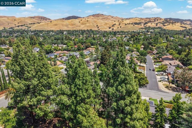 256 Mountaire Cir, Clayton, CA 94517
