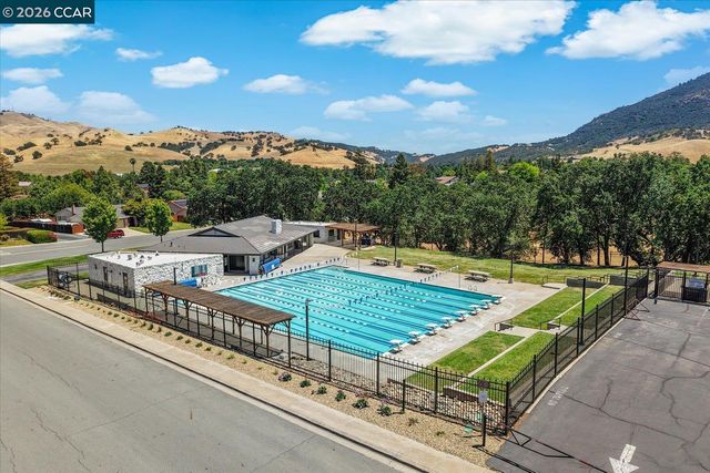 256 Mountaire Cir, Clayton, CA 94517