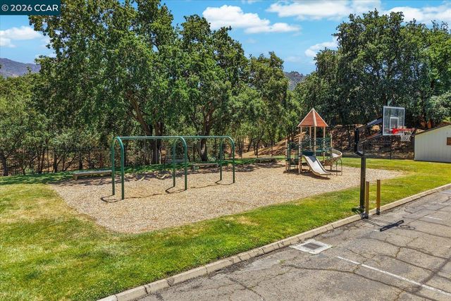 256 Mountaire Cir, Clayton, CA 94517