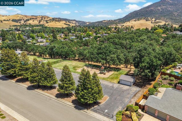 256 Mountaire Cir, Clayton, CA 94517