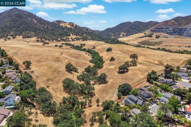 256 Mountaire Cir, Clayton, CA 94517