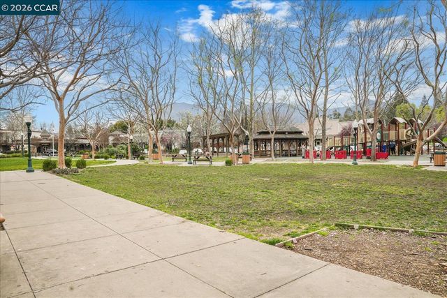 256 Mountaire Cir, Clayton, CA 94517