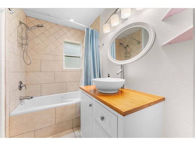 1818 ELM St, Forest Grove, OR 97116