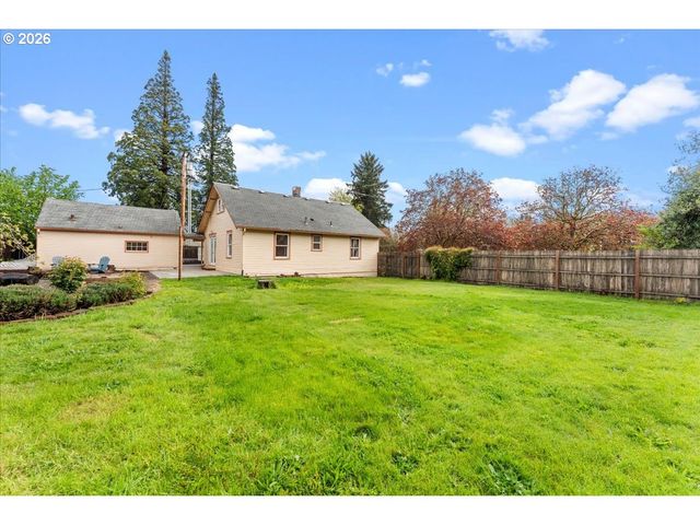 1818 ELM St, Forest Grove, OR 97116