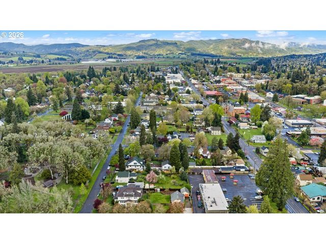 1818 ELM St, Forest Grove, OR 97116