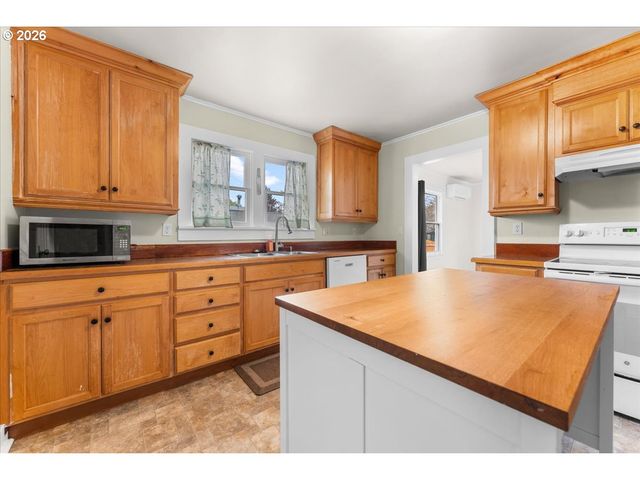 1818 ELM St, Forest Grove, OR 97116