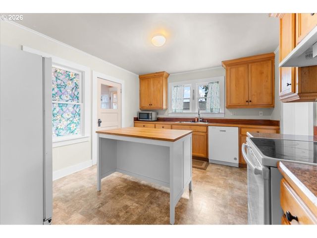 1818 ELM St, Forest Grove, OR 97116
