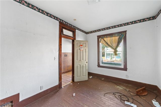 911 W 9th Street, Lorain, OH 44052