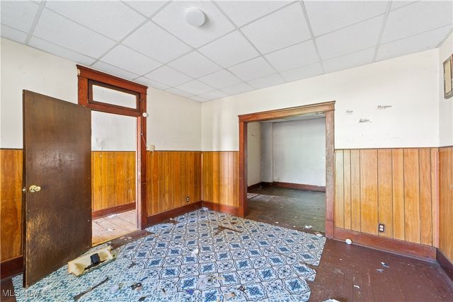 911 W 9th Street, Lorain, OH 44052