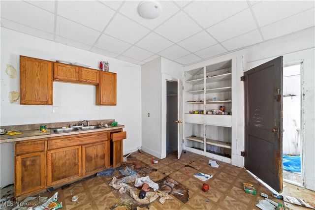 911 W 9th Street, Lorain, OH 44052