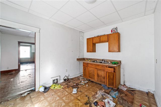 911 W 9th Street, Lorain, OH 44052