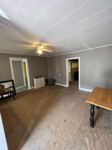 3916 KY 588, Whitesburg, KY 41858