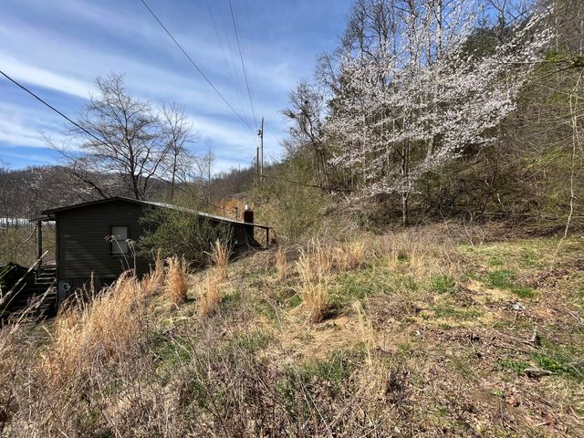 3916 KY 588, Whitesburg, KY 41858