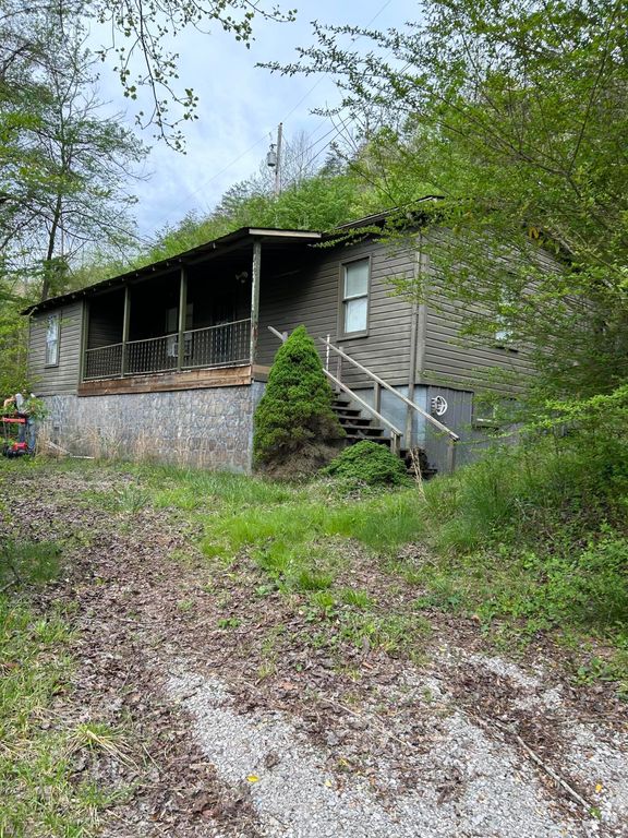 3916 KY 588, Whitesburg, KY 41858