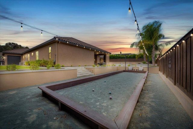 10407 Fox Borough Dr, Oakdale, CA 95361