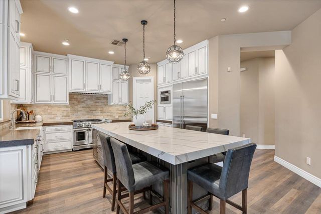 10407 Fox Borough Dr, Oakdale, CA 95361