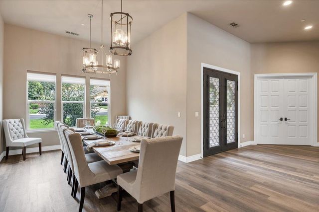 10407 Fox Borough Dr, Oakdale, CA 95361