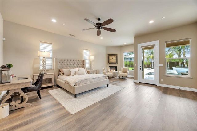 10407 Fox Borough Dr, Oakdale, CA 95361