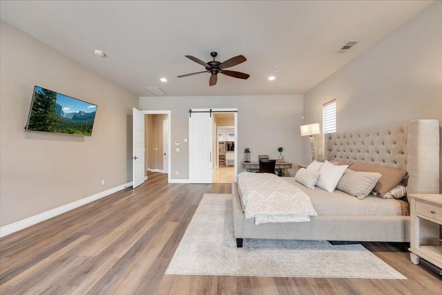 10407 Fox Borough Dr, Oakdale, CA 95361