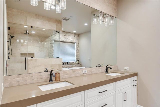 10407 Fox Borough Dr, Oakdale, CA 95361