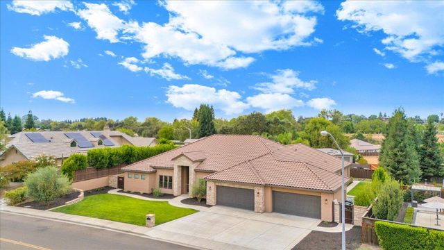 10407 Fox Borough Dr, Oakdale, CA 95361