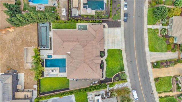 10407 Fox Borough Dr, Oakdale, CA 95361