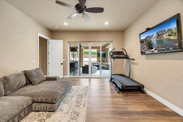 10407 Fox Borough Dr, Oakdale, CA 95361