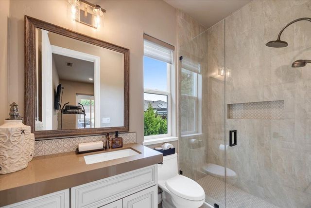 10407 Fox Borough Dr, Oakdale, CA 95361