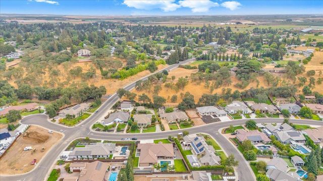 10407 Fox Borough Dr, Oakdale, CA 95361