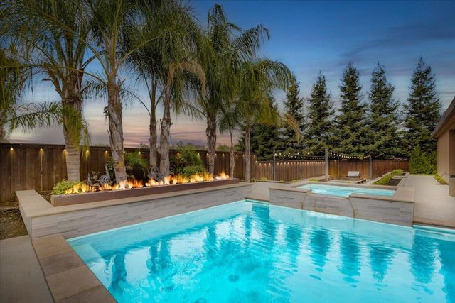 10407 Fox Borough Dr, Oakdale, CA 95361