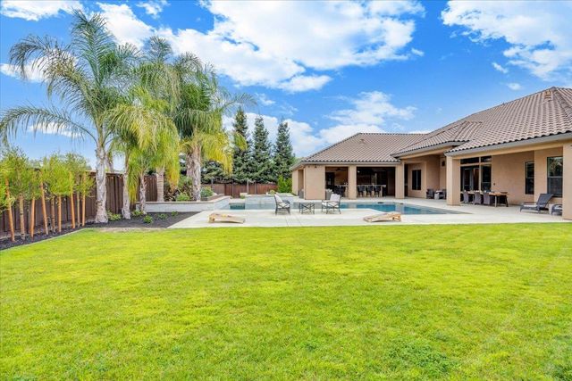 10407 Fox Borough Dr, Oakdale, CA 95361