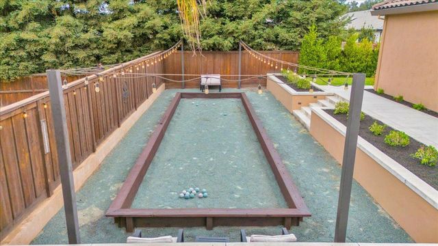 10407 Fox Borough Dr, Oakdale, CA 95361