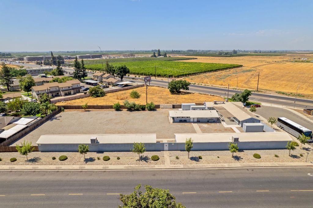 Image 1 of property listing at 638 W Kern, Dinuba, CA 93618